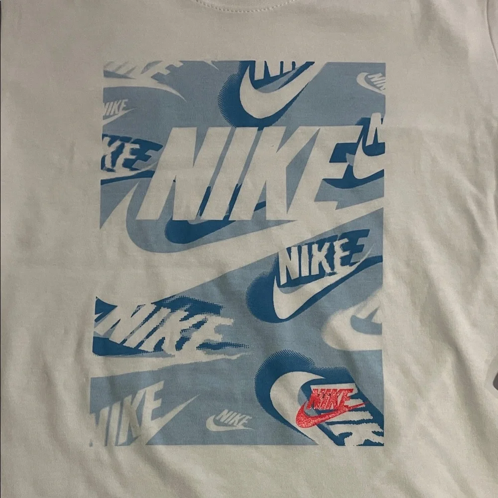 NEW! NIKE 2-PIECE T-SHIRT AND NIKE LOGO SHORTS SET. SIZE 6. BOYS. - Picture 7 of 9